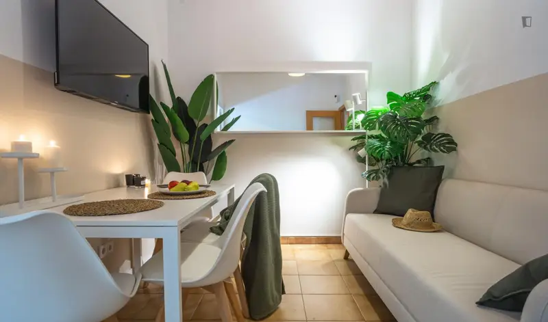 Habitacion Doble con Balcon en Apartamento Renovado en el Raval