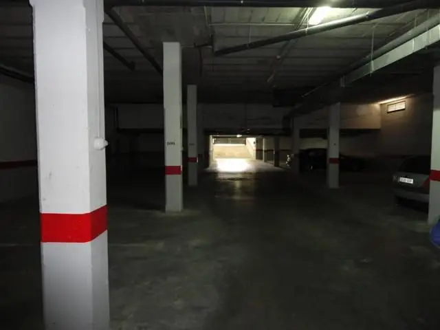 Garaje en Venta en Estepona con Jardín