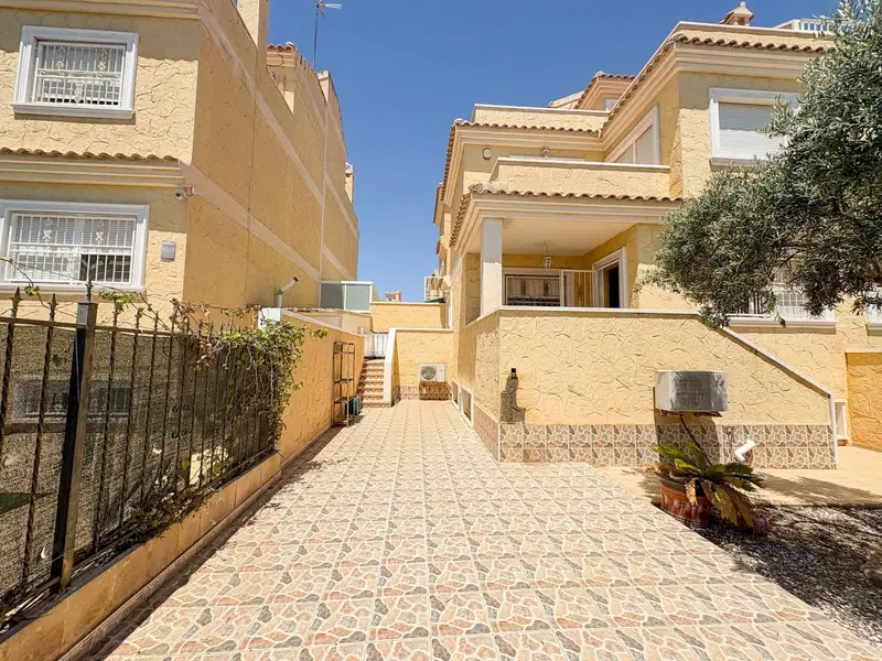 Pareado en alquiler en Torrevieja, Alicante