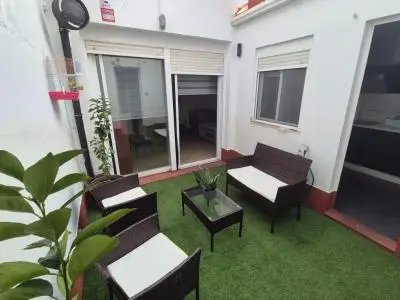 Casa en Montijo: 2 habitaciones, patio, nave y terraza