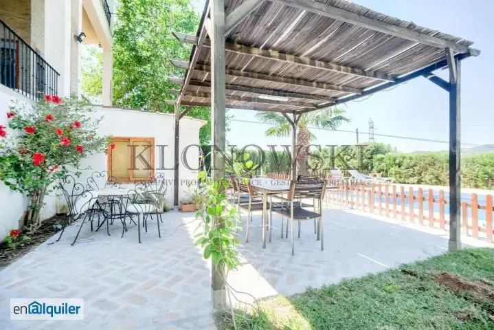 Chalet con Piscina en Riba Roja del Turia Ideal Familias