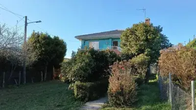 Chalet en Venta en Curtis con Gran Parcela y Garaje
