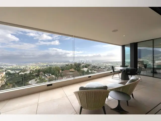 Apartamento de Lujo en La Quinta 3 Dormitorios Vistas al Mar