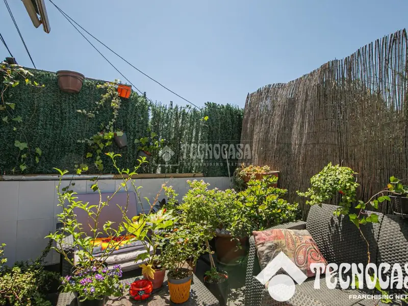 Piso en venta en Badalona con terraza reformada