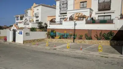 Apartamento en Nerja cerca de la playa Burriana con piscina y parking