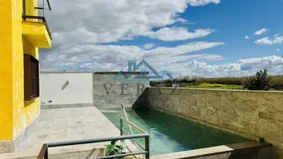 Chalet independiente en venta en Urbanización Aldahui