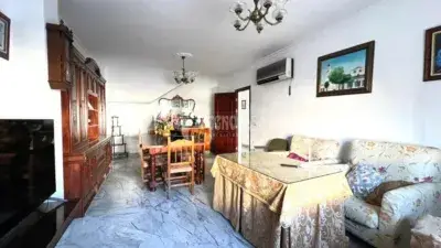 Casa Adosada en Venta 5 Dormitorios 2 Baños Patio 135m2