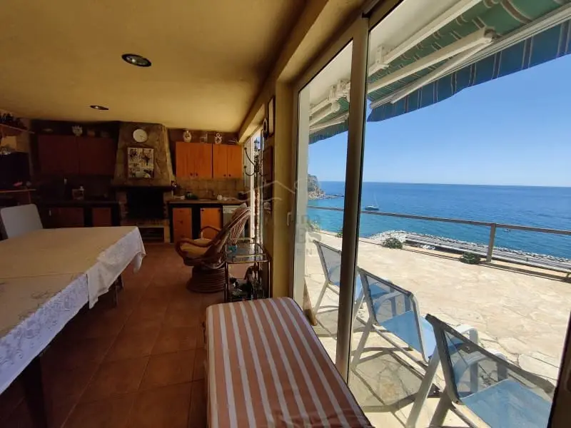 Chalet en Cala Canyelles con Vistas al Mar