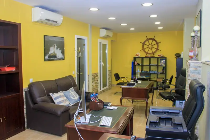 Venta Local Comercial con Calefaccion en Centro Lloret de Mar