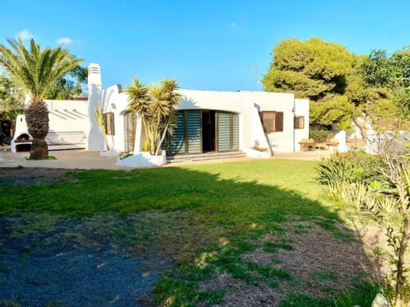 Chalet en Retamar con Piscina y Jardín 4 Dormitorios