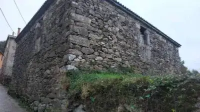 Casa en Vilatuxe para Restaurar con Dos Fincas
