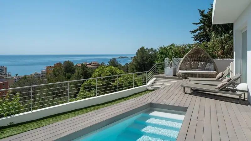 Chalet en Cala Mayor con Vistas al Mar y Piscina
