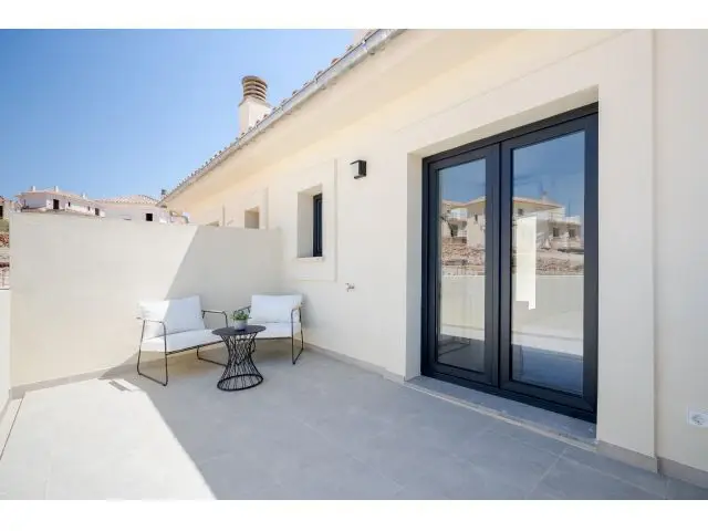 Tu Hogar en Cala Romántica: Villa con Piscina y Exclusivas Zonas Comunes