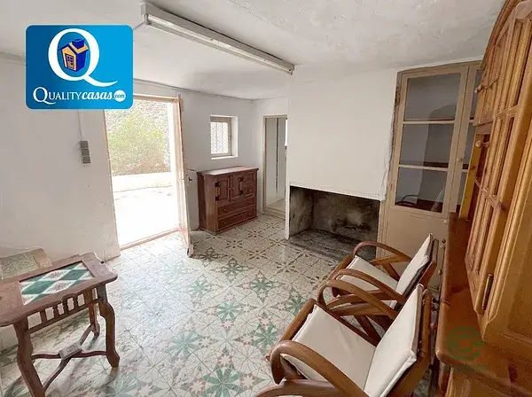 Casa de Campo en Jijona con Amplia Finca Rustica