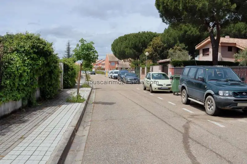 Chalet en Aldeamayor Golf: 4 dormitorios, jardin y casita independiente