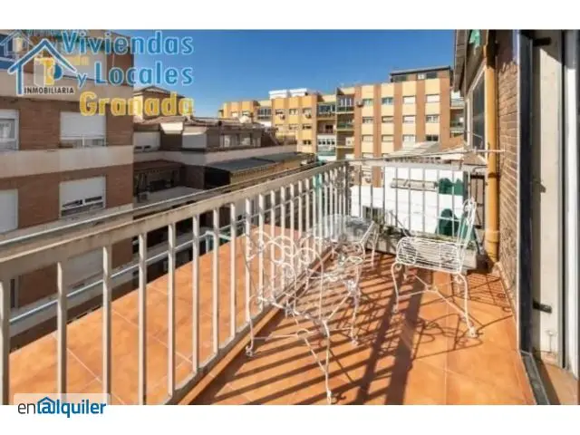 Alquiler Ático Ronda Granada: 3 Dormitorios, Terraza y Garaje