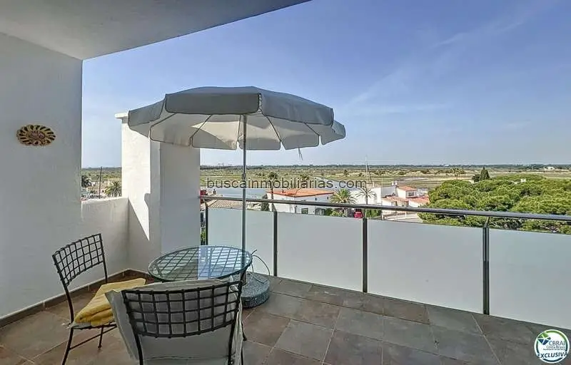 Apartamento en Roses con Terrazas Amplias y Garaje