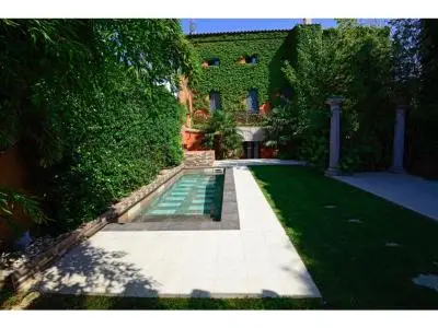 Casa de Pueblo Reformada con Jardin y Piscina en Palafrugell
