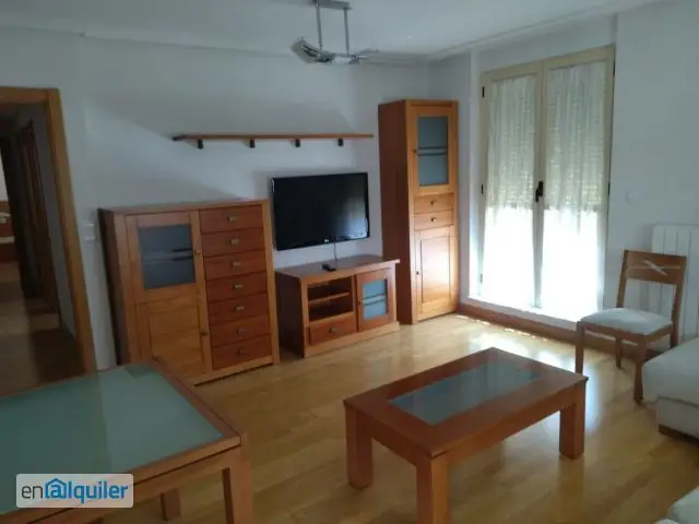 Piso en Salamanca con 2 Garajes y Trastero - Ideal Sanitarios y Profesores