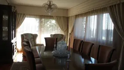 Chalet en Venta en Oleiros 9 Dormitorios 5 Baños