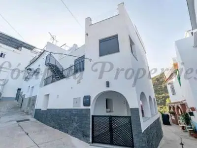 Casa Adosada en Cómpeta 2 Dormitorios 2 Baños Azotea