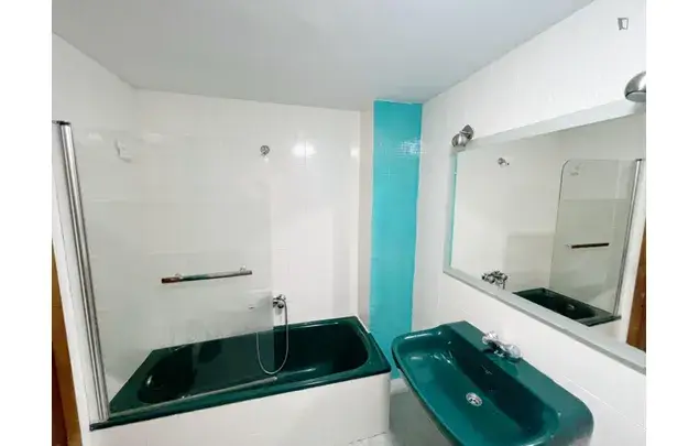 Rent 5 bedroom apartment in Granada