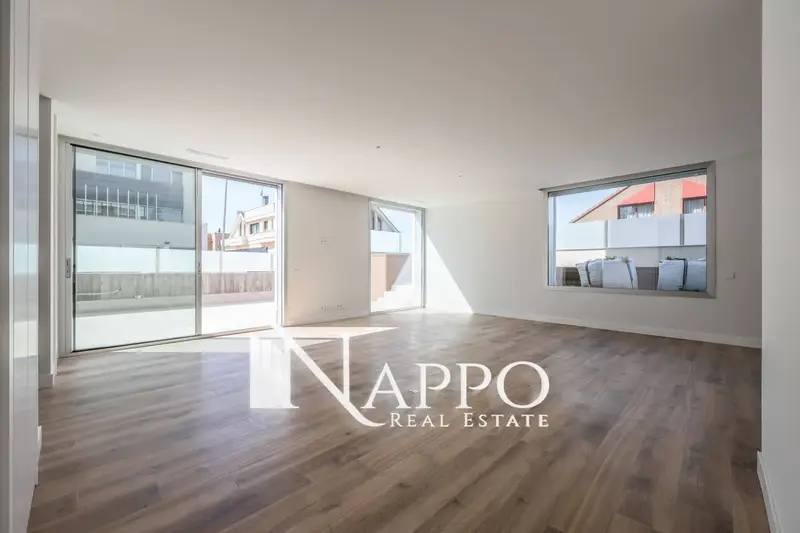 Chalet Pareado de Lujo en Madrid con Piscina y 400m2