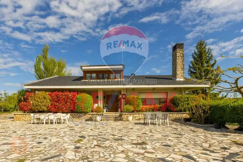Chalet en Villanubla con Piscina y Anexo