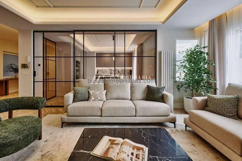 Piso de Lujo en Venta en Madrid - 3 Dormitorios, Terraza y Balcón