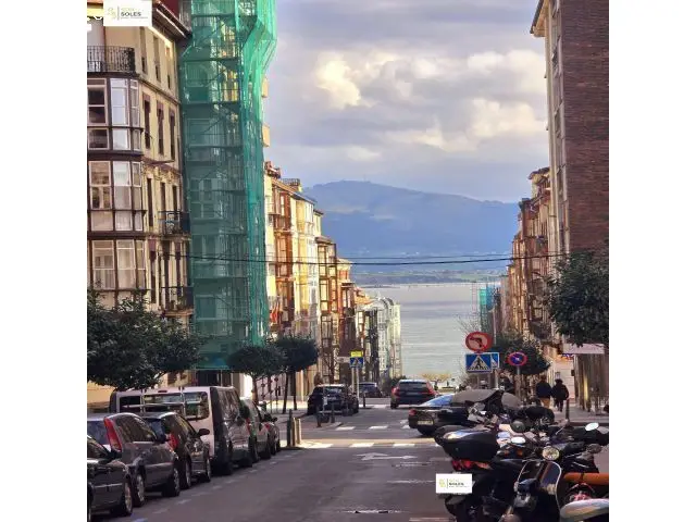 Piso Reformado con Terraza en Puertochico Santander