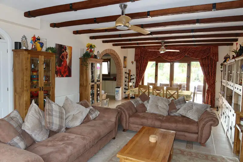 Casa de Campo de Lujo con 5 Dormitorios y Piscina