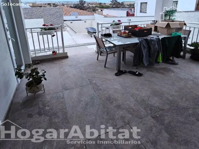 Chalet Reformado con Piscina y Amplio Terreno
