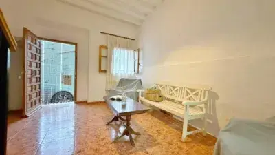 Casa en Venta en Ugíjar: 3 Plantas, Ideal Familias e Inversionistas