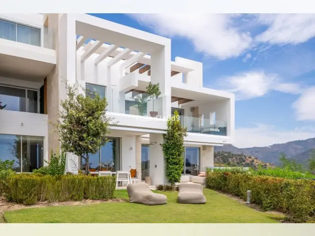 Piso de 3 Dormitorios en venta Ojén, España