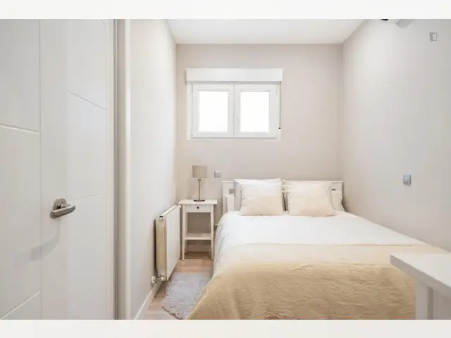 Apartamento 2 Dormitorios Cerca Metro Colombia