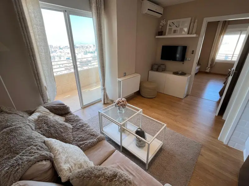 Apartamento en Alquiler Alicante Centro con Terraza y Vistas