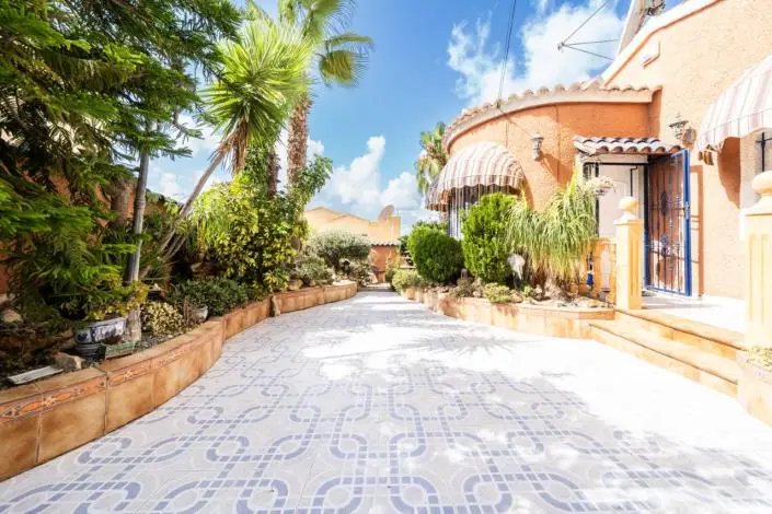 Villa 2 Dormitorios en Venta La Marina Costa Blanca
