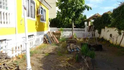 Chalet en Linares con Jardin Privado Piscina y 5 Dormitorios