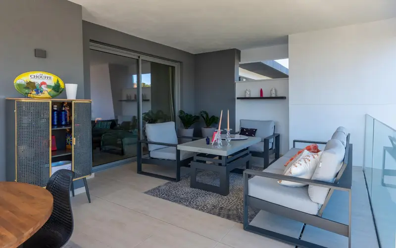 Apartamento Moderno con Vistas a la Montana en Selwo Estepona