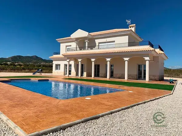 Villas de Lujo en Pinoso:  Parcelas de 1ha, Piscina y Acabados Modernos
