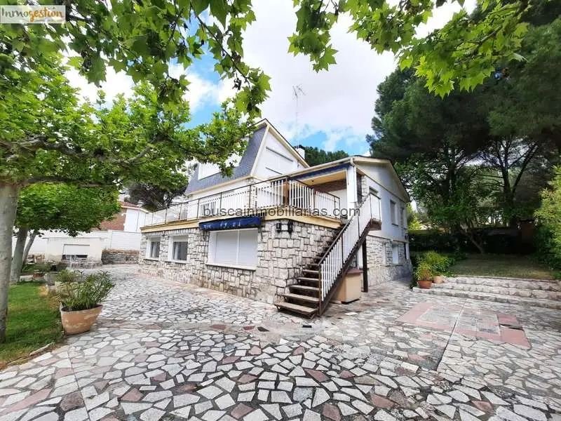 Casa en venta en Tudela de Duero  -  2 Viviendas - Jardin 2205m2