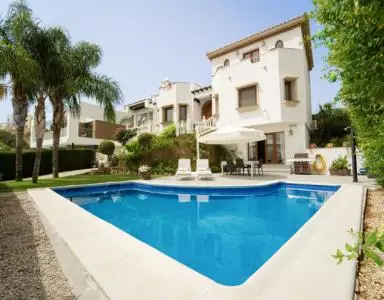 Villa de Lujo 4 Dormitorios Estepona Valle Romano
