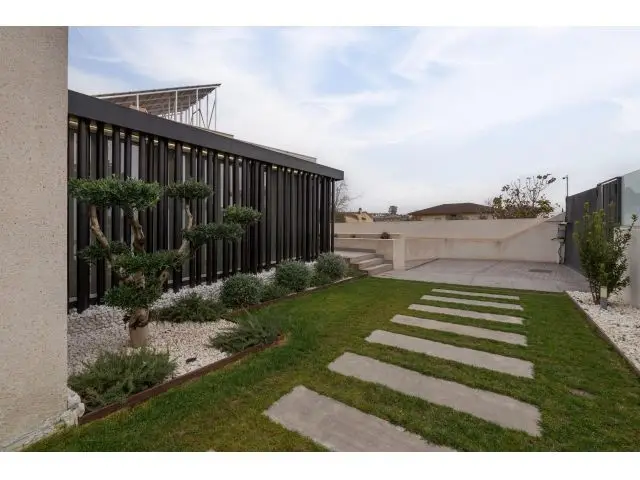 Villa de Lujo en Otura con Piscina Climatizada y Placas Solares