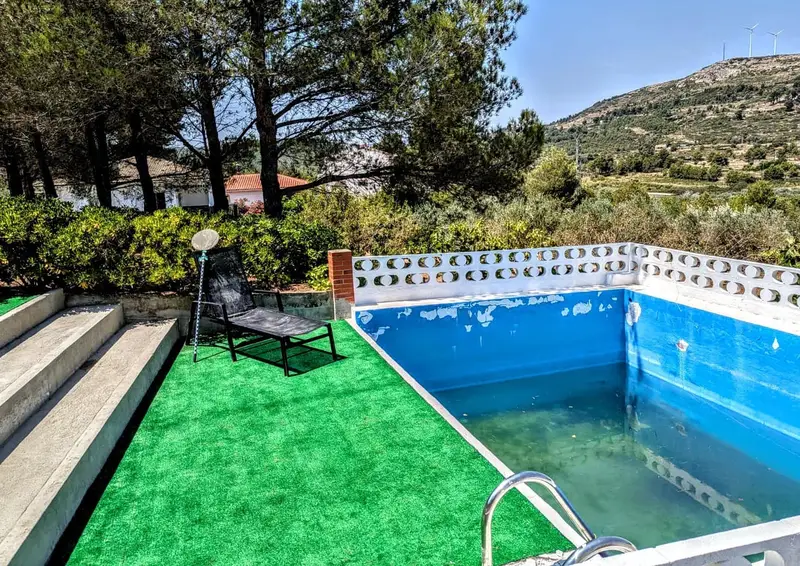 Chalet en Buñol con Jacuzzi y Vistas a la Montaña