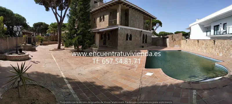 Chalet de Lujo en La Barrosa 6 Dormitorios Piscina y Ascensor