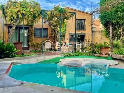 Casa Rustica con Espectacular Jardin y Piscina