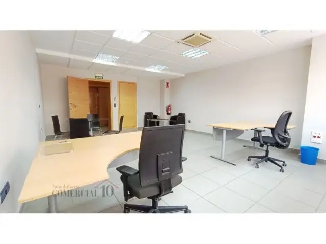 Oficina en Venta en Irún: Espacio Luminoso y Funcional