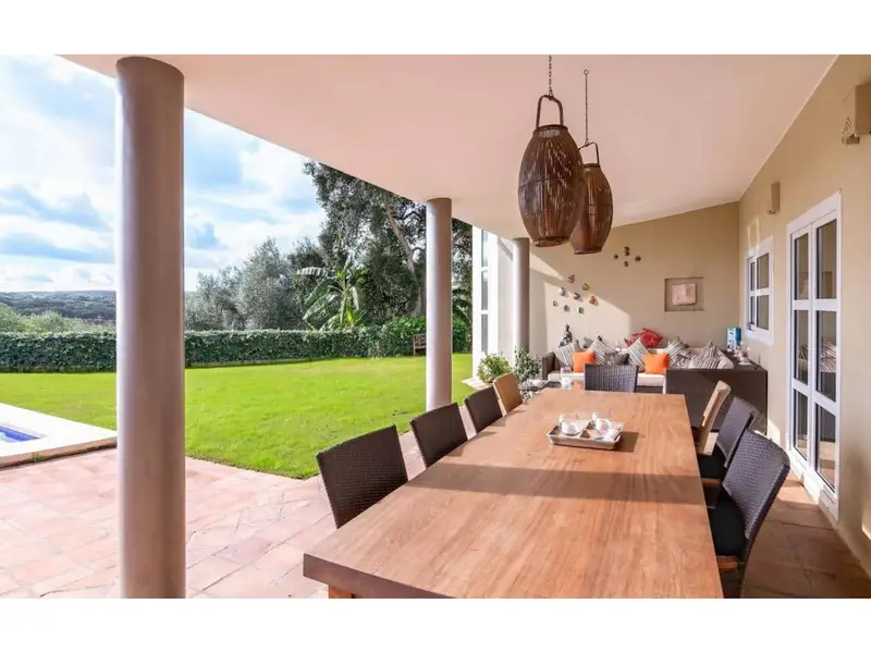 Chalet de Lujo en Sotogrande con Vistas al Mar y Piscina Infinity