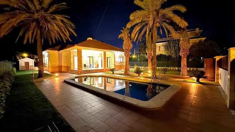 Villa en Venta Cabo Roig Orihuela Costa 4 Dormitorios Piscina Privada