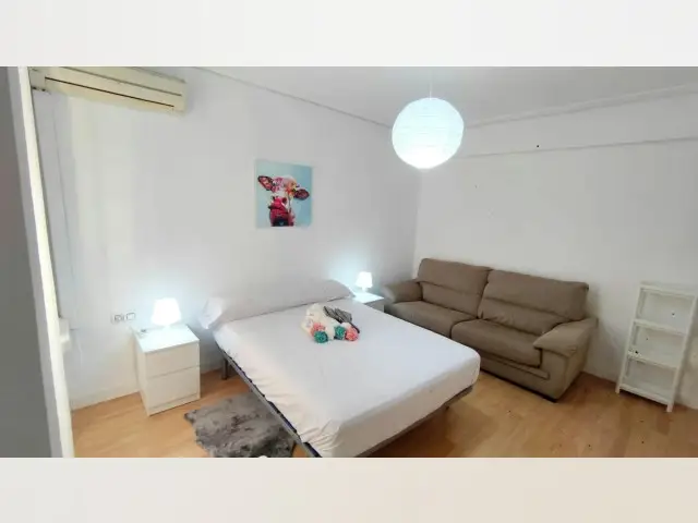 Habitación Almería Apartamento 5 Dormitorios 2 Baños Estudiantes Jóvenes